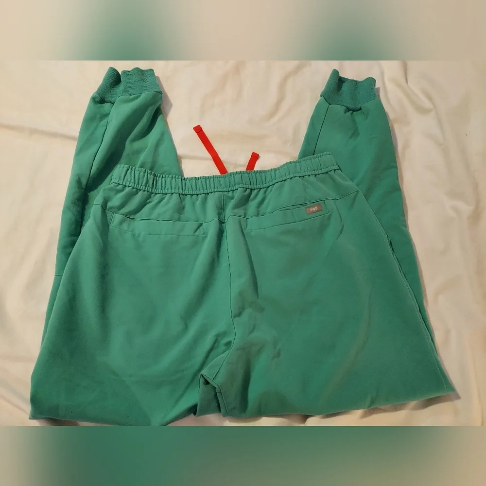 Figs Men's Surgical Green Technical Collection Jogger Scub Pants - XL